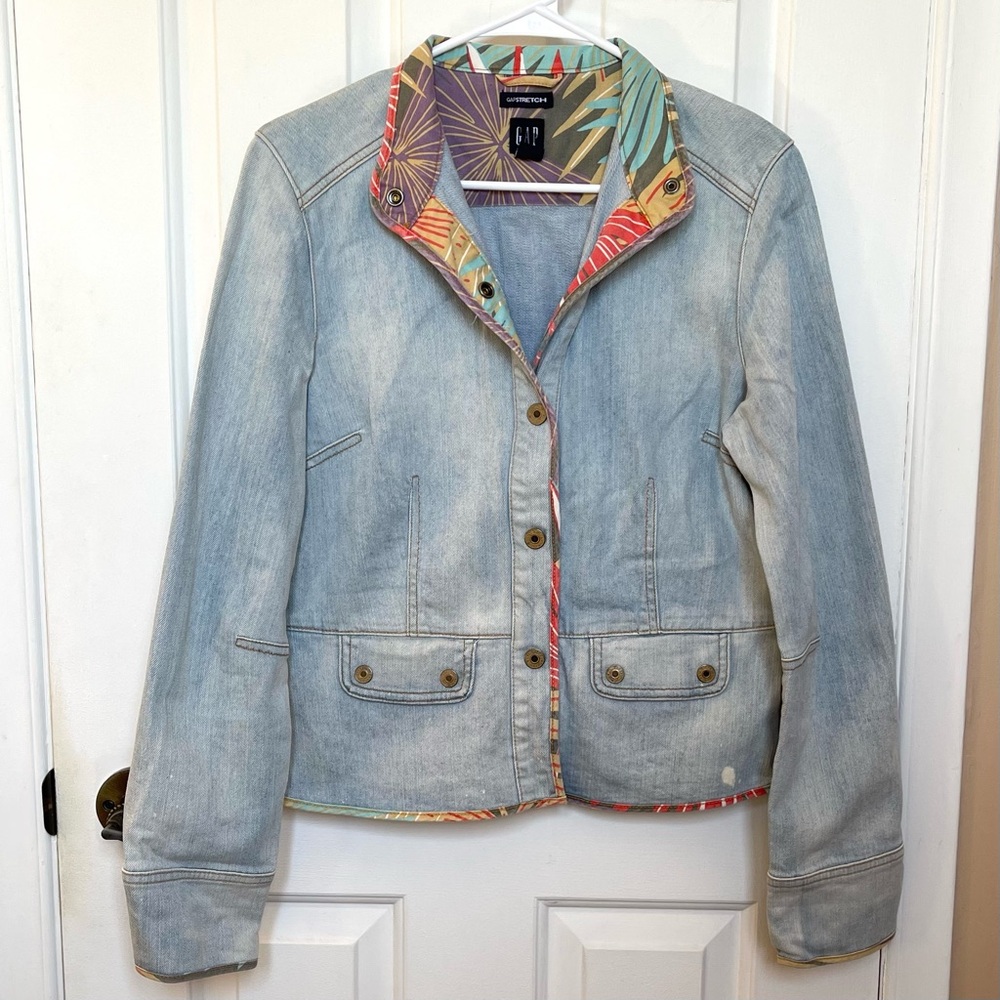 GAP Vintage Women’s Light Blue Jean Denim Jacket with Snap Front
